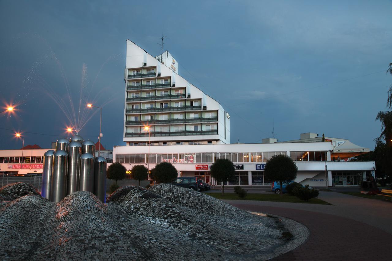 Hotel Zlaty Byk Rimavska Sobota Bagian luar foto